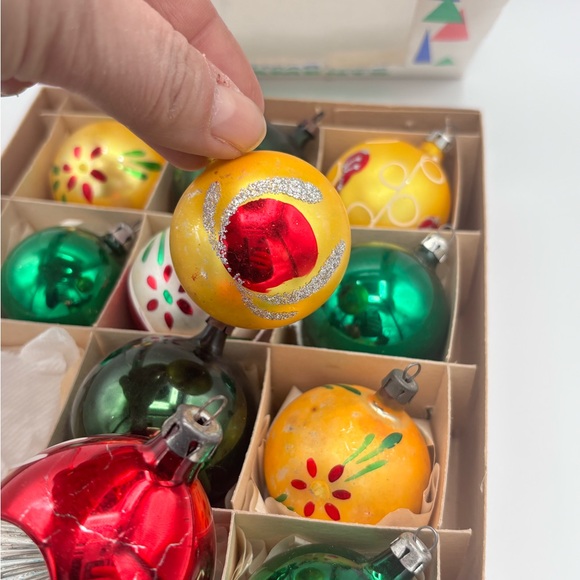 Vintage Santa Land Glass Christmas Ornaments Set of 12 Original Box - Picture 6 of 10